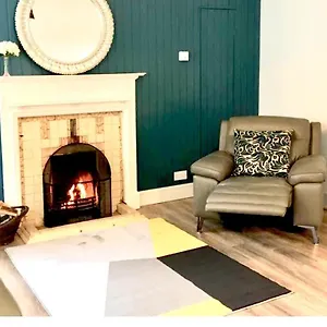  Holiday home Shangri - La Spacious Family Townhouse